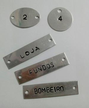 acessórios para condomínio - Placas em Alumínio para quadro de luz e caixa de correio